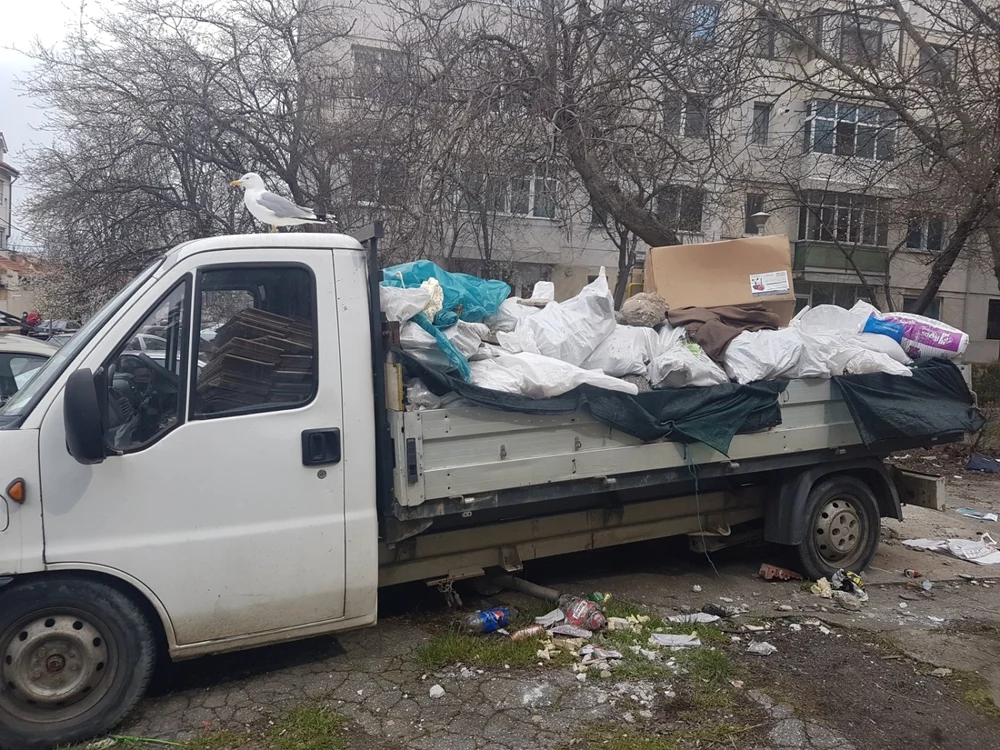 Maşina a stat 9 luni în acelaşi loc foto: Călin Gavrilaş