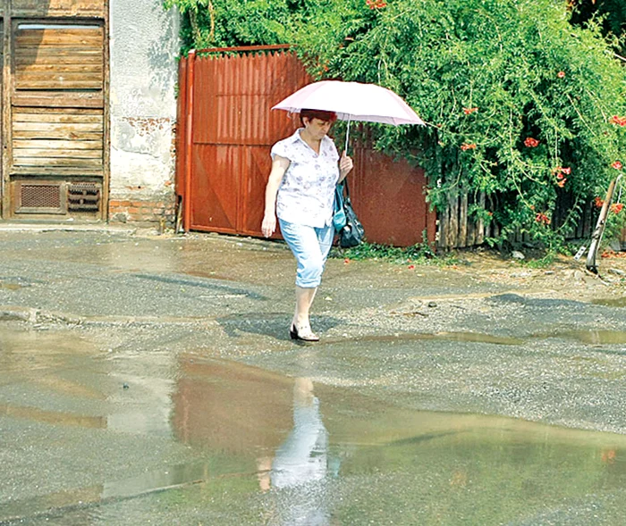 Nu plecaţi de acasă fără umbrele!