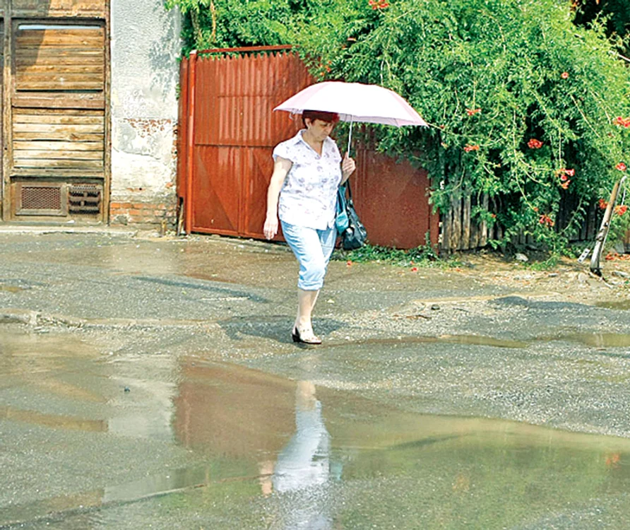 Nu plecaţi de acasă fără umbrele!