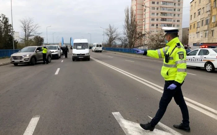 Poliţia verifică maşinile care circulă în Constanţa                              FOTO: IPJ Constanţa