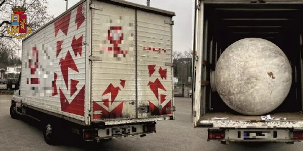 rezervorul in care erau ascunsi migrantii FOTO rotalianul com jpg