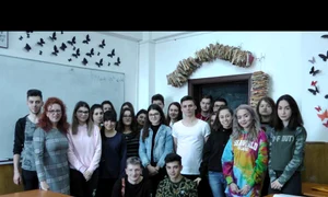 Culori neobișnuite ale școlii românești jpeg