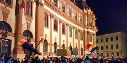 Braşovenii protestează în faţa Prefecturii pentru a şaptea zi consecutiv.FOTOSimona Suciu