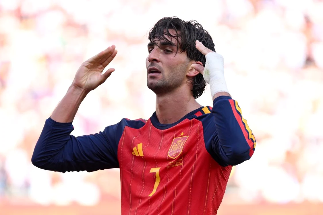 Gestul făcut de Ferran Torres după goluri (FOTO: Getty Images)