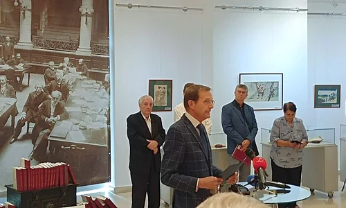 Expoziția „Biblioteca Academiei Române – o lume a cunoașterii“ (foto: Historia)