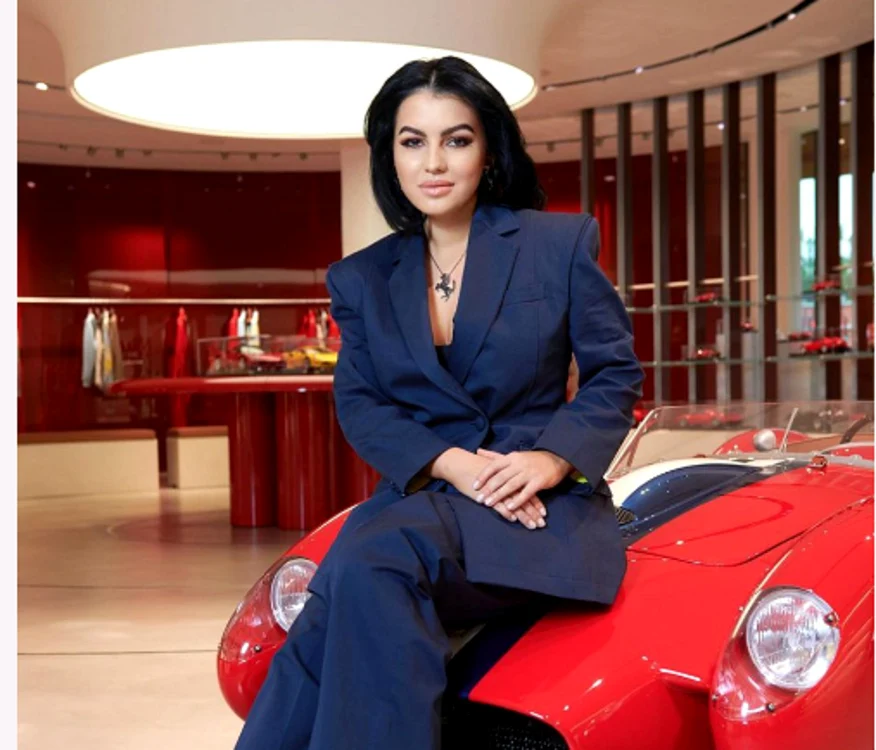 Romina Gingașu este mândră de noua sa achiziție. FOTO: arhivă