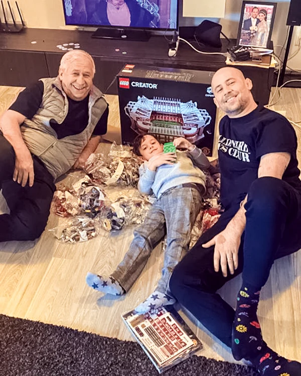 Cu fiul său, Tudor, fost campion și actualmente antrenor de Brazilian Jiu-Jitsu și MMA, și Marc.