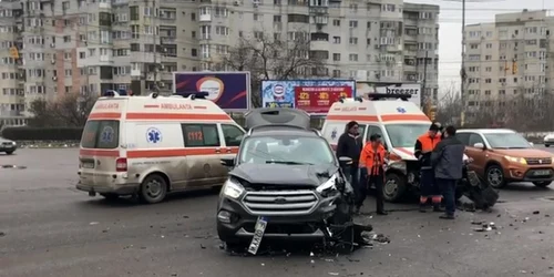 Accident rutier cu o ambulanţa implicata 