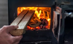 soba lemne foc foto shutterstock
