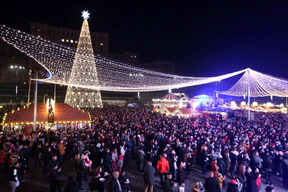 
    Cel puţin 53 milioane lei pentru iluminatul festiv şi focurile de artificii de RevelionFOTO: Click!  