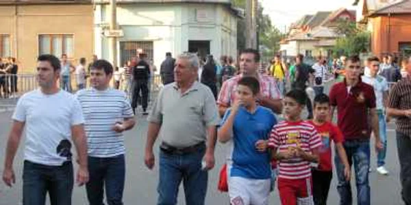Jandarmii închid mai multe străzi din apropierea arenei sportive