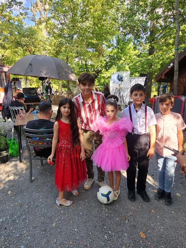 Eva, David și Iza, la filmările pentru “Tati part-time” sursa arhiva personală 