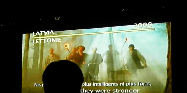 Cuplurile de studenţi au urmărit împreună spoturile publicitare
