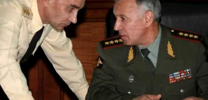 Generalul armatei ruse, Nikolai Makarov (dreapta)