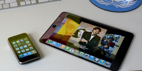 iPhone şi Tablet PC. Sursa foto: www.gizmodo.com