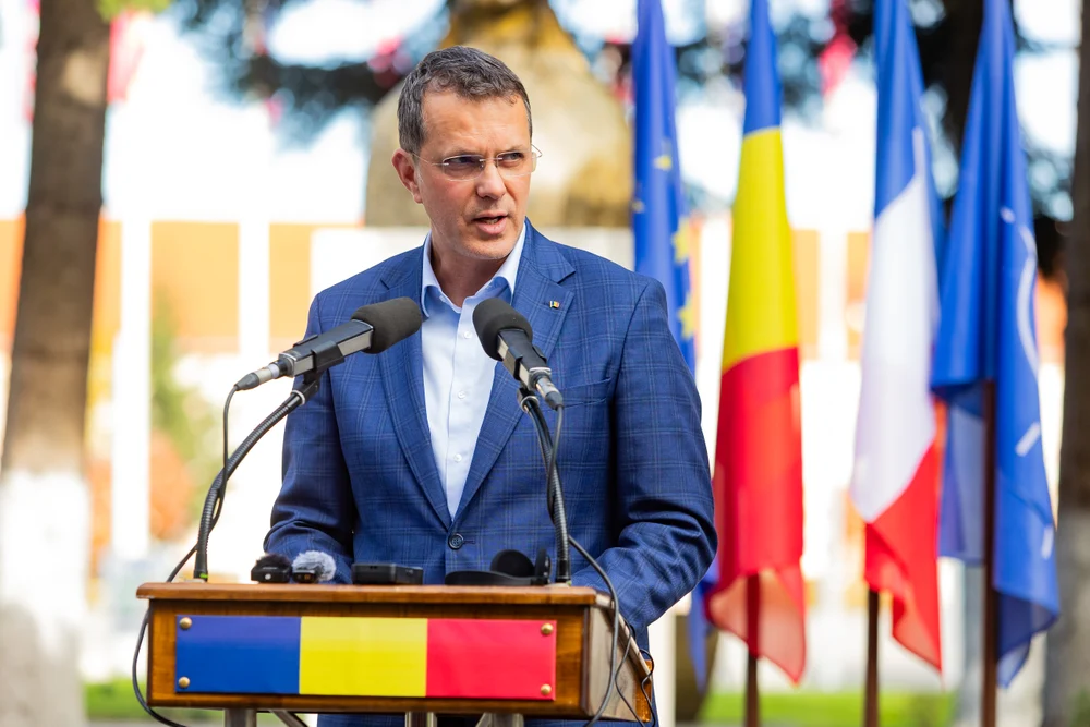 Controversele legate de diploma de studii a lui Ionuț Moșteanu. Cum răspunde ministrul Apărării acuzațiilor incomode