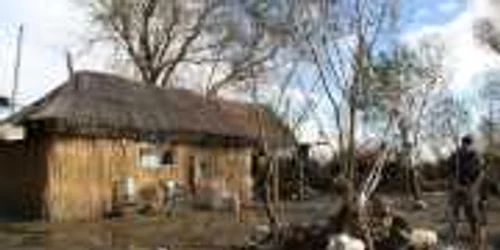 Autorităţile vor să-i lase pe pescari fără adăposturi
