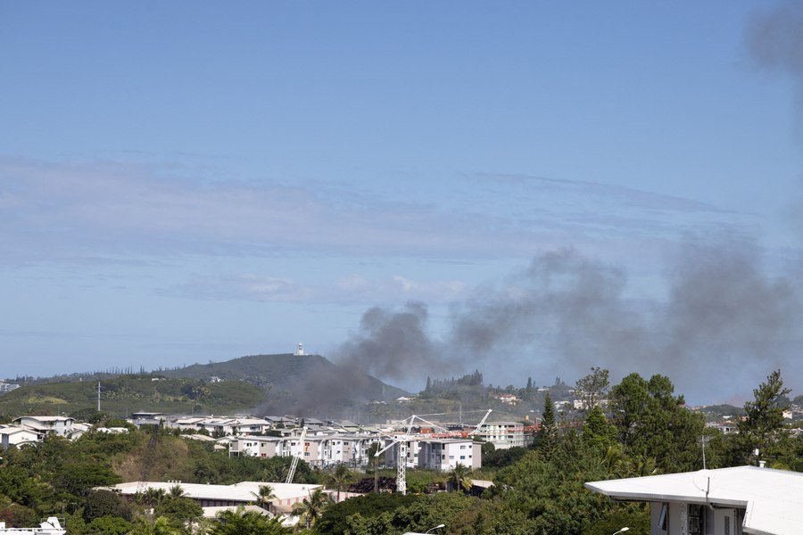 MAE: Încă un român și-a semnalat prezența în Nouza Caledonie, devastată de revolte