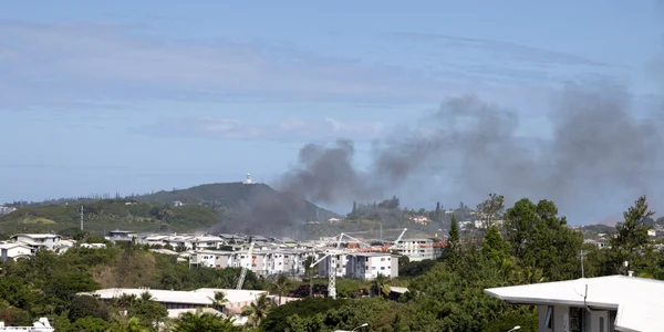 Violențe au cuprins capitala Noumea din Noua Caledonie pe fondul reformei electorale FOTO Profimedia