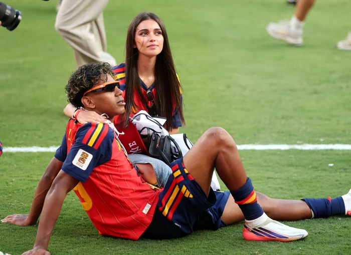 Lamine Yamal cu iubita Ines Garcia GettyImages 2286812183 jpg