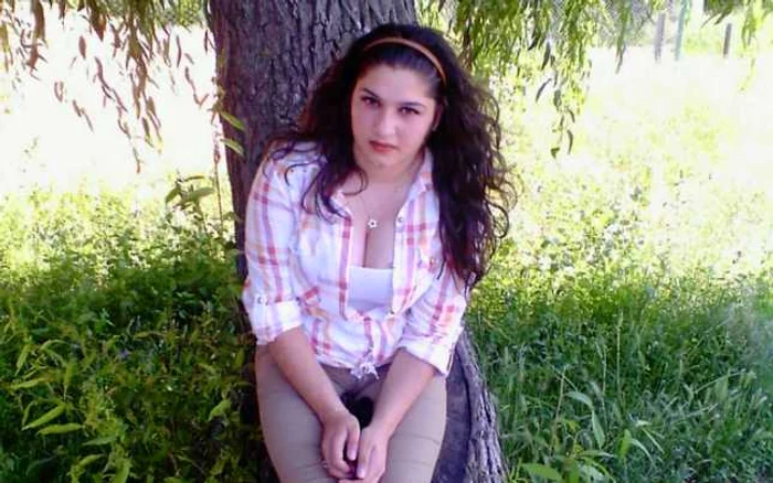 Veronica Constantin, elevă în clasa a XII-a la Liceul Tehnologic "Udrea Băleanu", din Băleni. Foto Facebook
