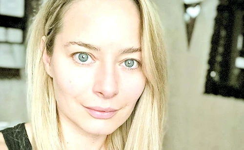 Laura e la fel de frumoasă și nemachiată