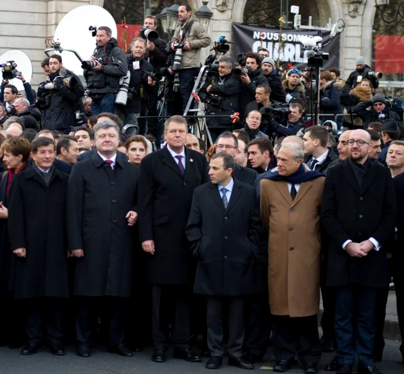 Klaus Iohannis a participat la marşul solidarităţii de la Paris