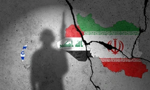 Steaguri SUA   Iran Irak pe un perete cu un soldat în fundal foto shutterstock jpg