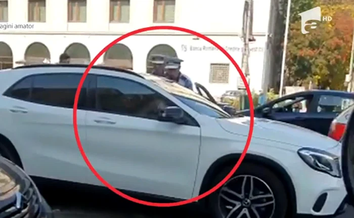 
    Tânărul de 30 de ani a dat peste poliţiștii care îl opriseră și și-a continuat cursa nebunească  