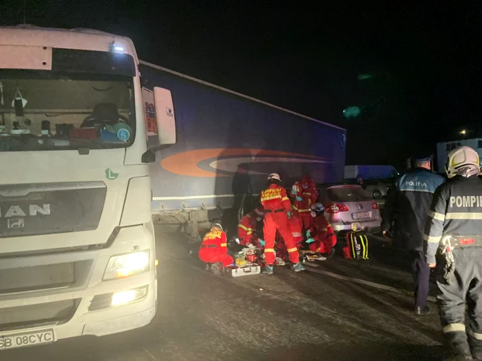 Accident rutier grav la intrare în Cristian - Sibiu pe DN 1 cu blocarea traficului Foto Adevărul - credit ISU Sibiu