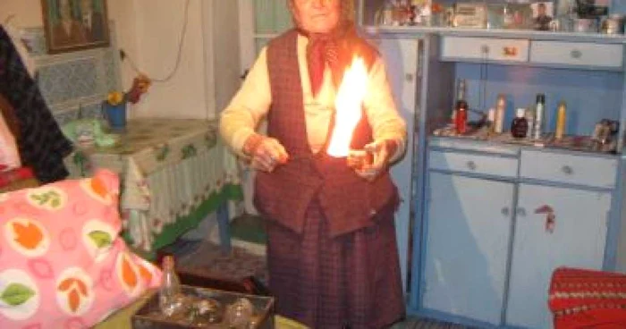 Focşani: Ţăranii previn gripa porcină cu usturoi şi ventuze