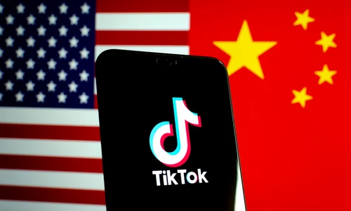 TikTok aplicatie smartphone steag china SUA FOTO Shutterstock