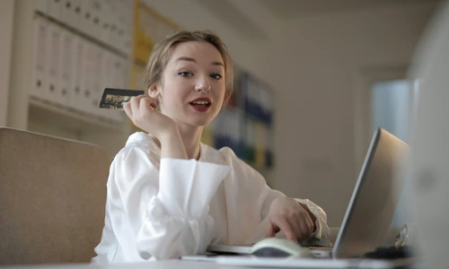 Top 5 factori de luat in considerare in alegerea dintre un imprumut si un card de credit jpg