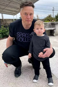 Elon Musk are doi copii cu artista Grimes