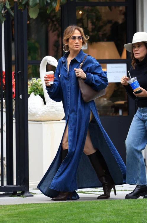 Jennifer Lopez, în rochie denim, Profimedia (5) jpg