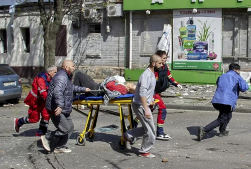 Razboi Ucraina Rusia morti raniti refugiati 16-17 aprilie 2022 FOTO EPA-EFE