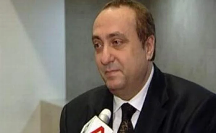 
    Diplomatul Silviu Ionescu a fost  a doua zi dimineaţă la locul unde poliţia  a găsit maşina Ambasadei la Singapore  