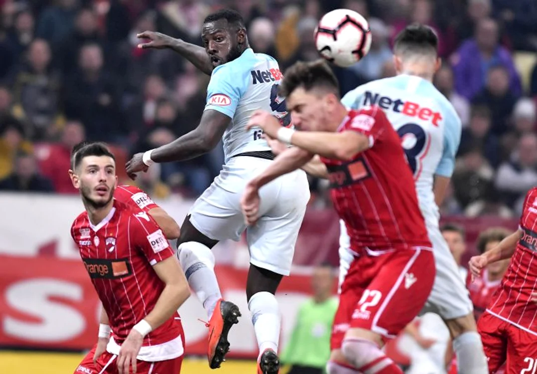 
    Gnohere a fost eliminat in minutul 52 al meciului cu DinamoFOTO: Sportpictures.eu  