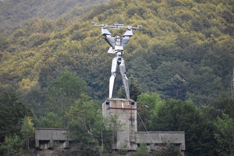  De când va fi permis accesul public la un celebru monument de lângă barajul Vidraru. A fost închis mai mulți ani din cauza urșilor din zonă    
