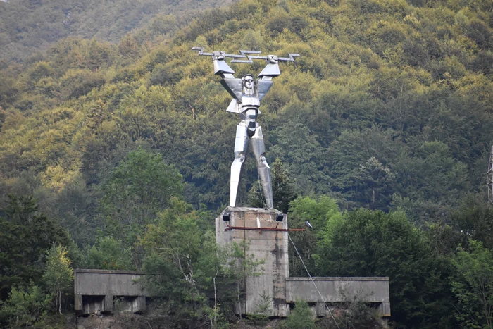 Statuia lui Prometeu a fost ridicată în 1965 FOTO Asociația Montană Vidraru
