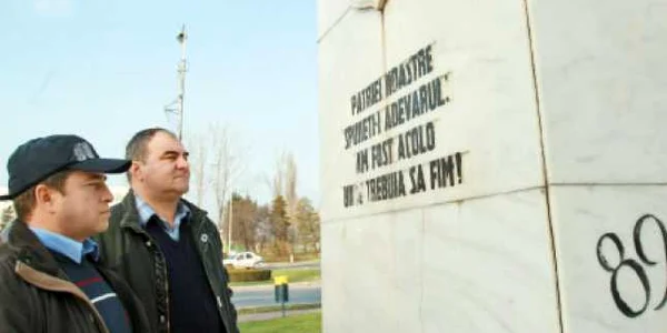 Paul Buştiuc (stânga) şi Ion Dumitru aşteaptă ca vinovaţii pentru crimele din 23 decembrie 1989 să plătească  