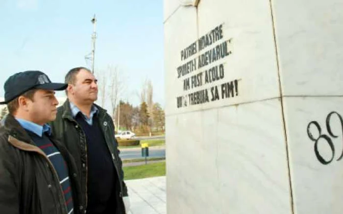 Paul Buştiuc (stânga) şi Ion Dumitru aşteaptă ca vinovaţii pentru crimele din 23 decembrie 1989 să plătească