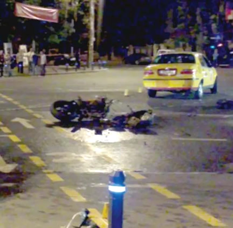 Tânărul în vârstă de 22 de ani a fost aruncat de pe motocicletă şi a murit pe loc.