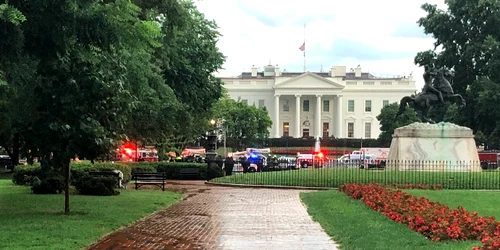 Persoane lovite de fulger, la Washington, în apropierea Casei Albe FOTO Twitter / @nbcwashington