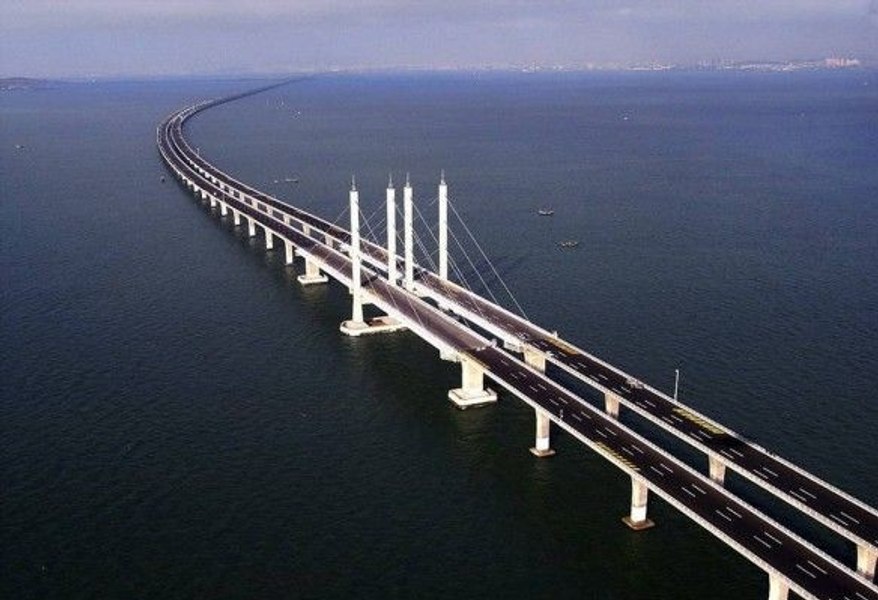 Cel mai lung pod din lume are 164 de kilometri iar călătorii se bucură de priveliști uimitoare