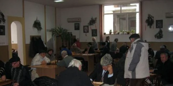 Clubul este situat în cartierul Vest, pe strada Înfrățirii