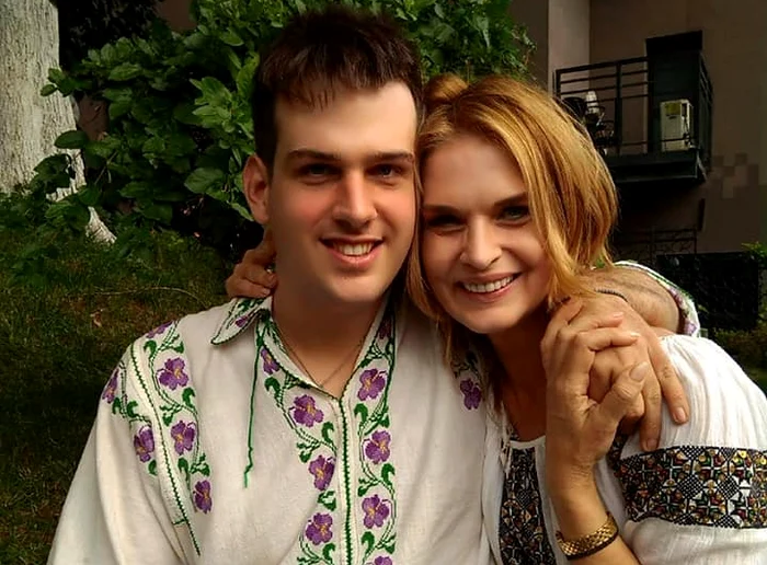 
    Manuela Hărăbor şi fiul ei, AndreiFoto: arhivă personală  