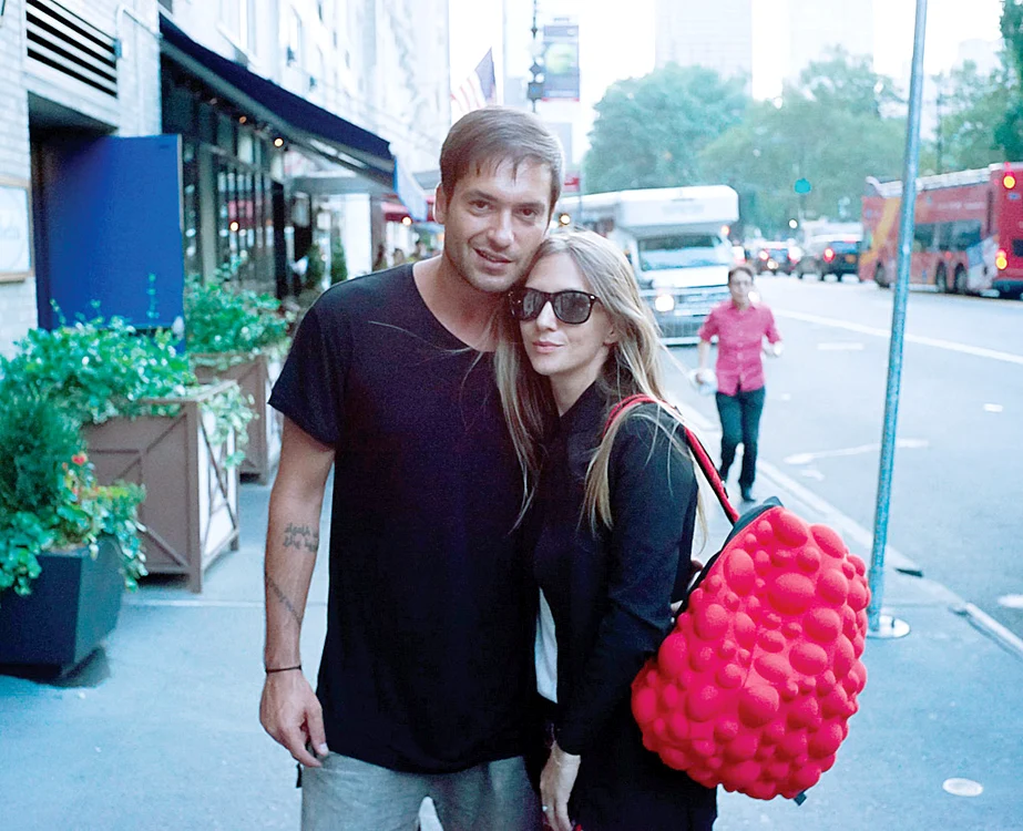 
    Adela Popescu şi Radu Vâlcan  au luat la pas  străzile New  York-ului  