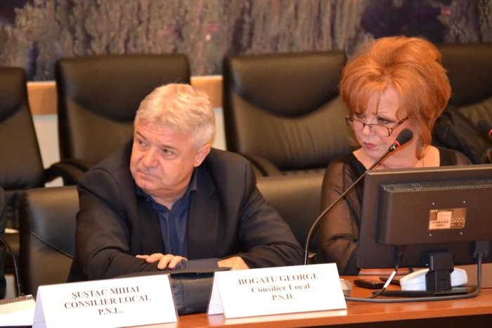 George Bogatu şi Svetlana Zaharia şi-au dat demisia din Consiliul Local FOTO Mircea Merticariu