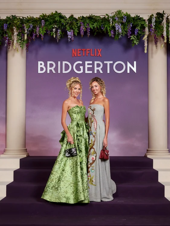 Surorile de Bourbon Două Sicilii, Prințesa Maria Carolina și Prințesa Maria Chiara, la premiera sezonului 4 al serialului Bridgerton   Instagram jpg